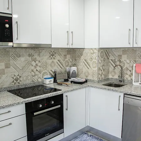 Real Holidays נאזרה