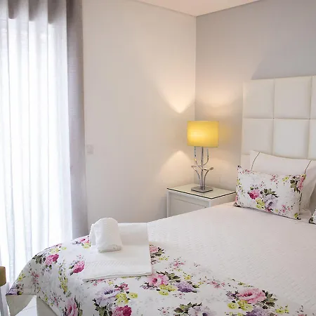 Real Holidays נאזרה