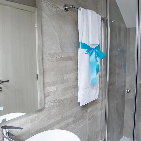 Real Holidays * נאזרה