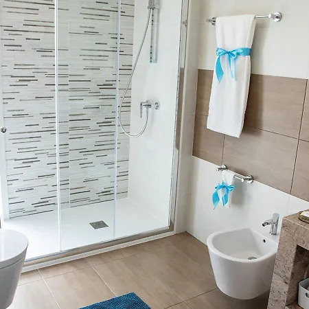 Real Holidays נאזרה