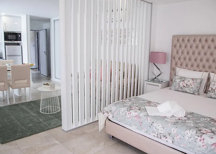 Real Holidays Apartament *